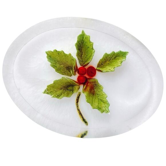 Vintage 1950s Lucite Holly Christmas Brooch Mid Century Jewelry Festive Oval Pin - Picture 1 of 11